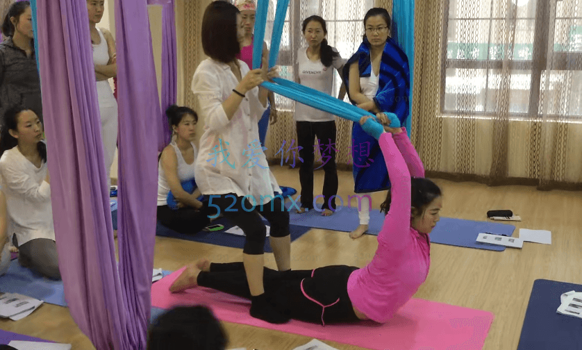 秦怡老师低空瑜伽