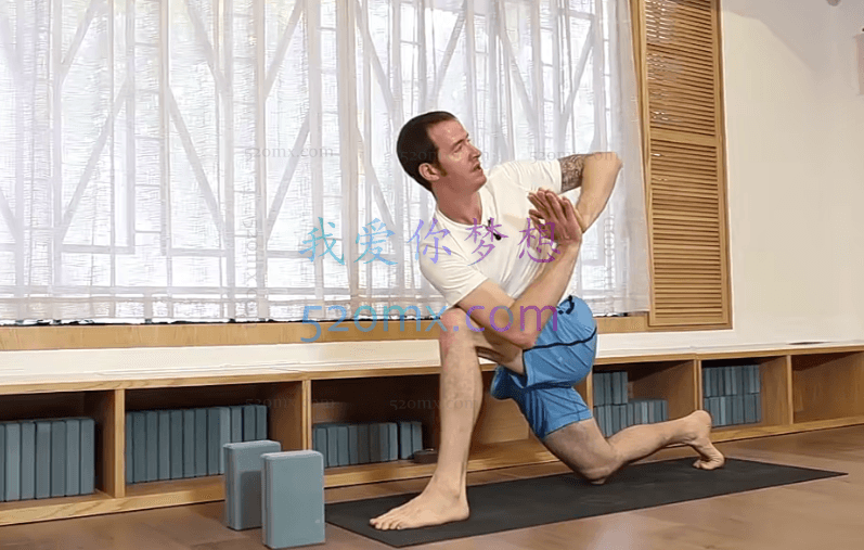 阿奴萨拉男性瑜伽